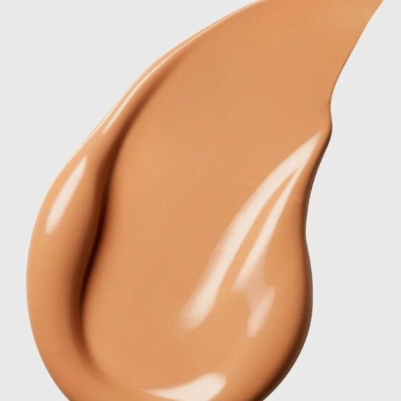 Rodial Glass Tint - Tinted Moisturizer SPF 20 1.35 fl oz / 40 ml Rio 04 - Picture 2 of 2